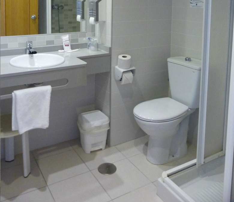 Hotel Montemar bathroom