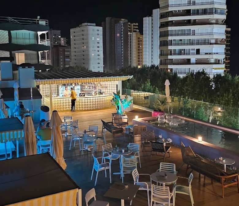 Hotel Agir Springs Rooftop bar