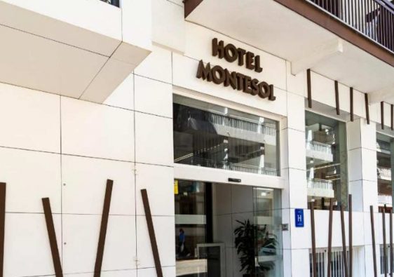 Discover the hidden gem of Benidorm at Hotel Montesol. Prime location, amenities, and exceptional service for an unforgettable stay.