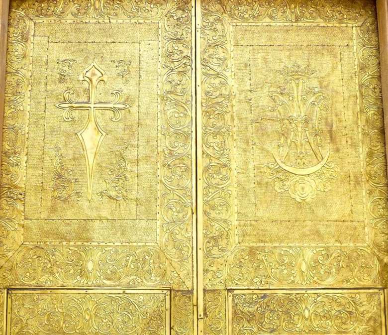 Beautiful detail in the doors at Church San Jamie