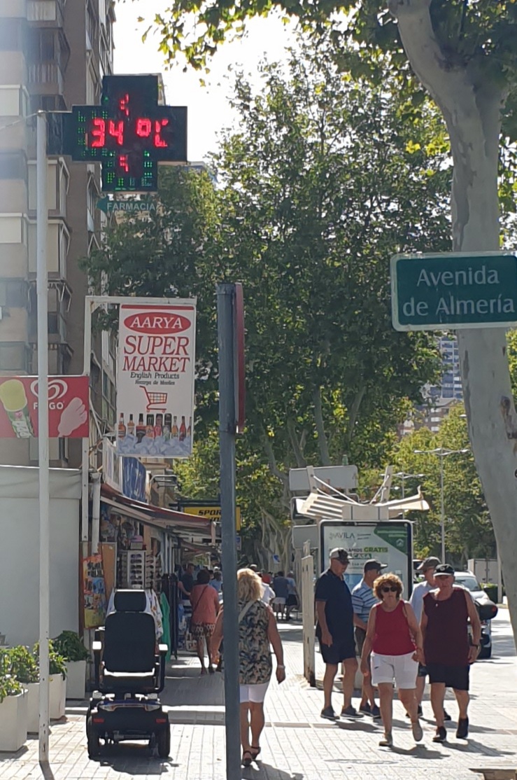 Street thermometer in Benidorm reading 34 degrees