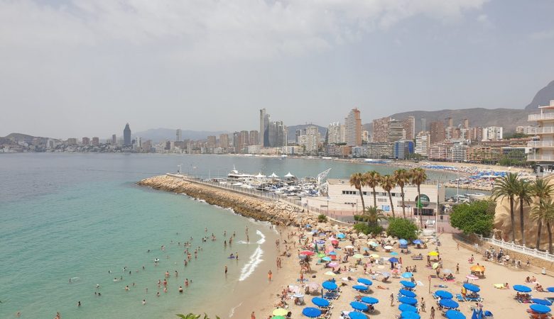 Mal Pas cove between the Old Town and Poniente