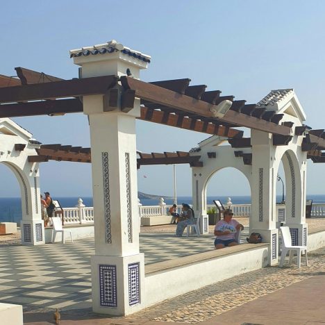 Buses, trams and taxis in Benidorm: what they actually cost in 2026